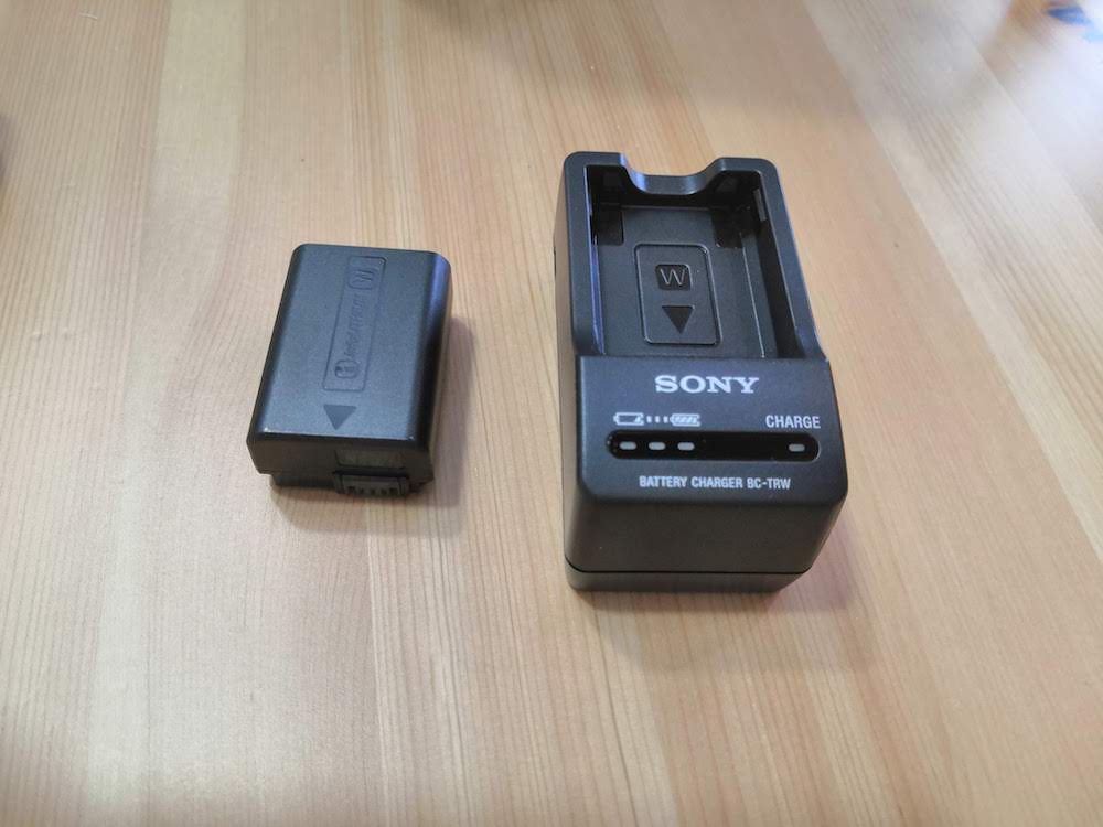 Sony α6400におすすめのアクセサリーを紹介 | NOMADLY